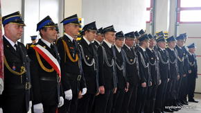 Ze względu na niekorzystne warunki atmosferyczne, okolicznościowy apel rozpoczął się garażu JRG Kom