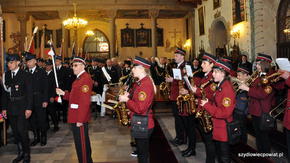 Uroczystość uświetniła Miejska Orkiestra Dęta pod batutą kapelmistrza Henryka Kapturskiego