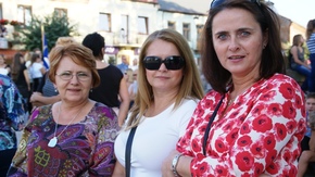 publiczność w oczekiwaniu na występ