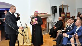 Skrzydła 2015 odebrał biskup radomski H. Tomasik