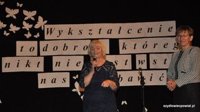 Słowa powinszowania złożyła naczelnik Wydziału Edukacji, Zdrowia, Kultury i Sportu Starostwa Powiat