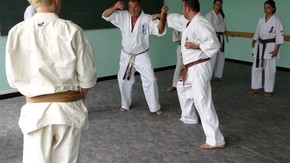bunkai w wykonaniu shihan Romana Szyrajewa - Kanada