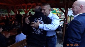 Sayonara party i przyjacielskie uściski