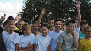 zadowoleni młodzi sportowcy