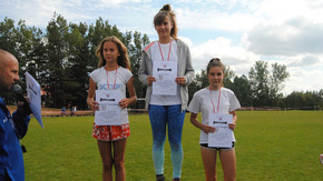 dziewczęta na podium