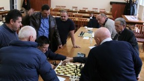 wyjątkowo ciekawej partii zazwyczaj przyglądają się inni zawodnicy