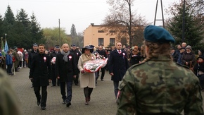 burmistrz Szydłowca Artur Ludew oraz radni miejscy