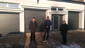 na zdjęciu Dyrektor ZDP Marek Ruszczyk, inspektor w Wydziale Budownictwa i Architektury Ryszard Krze