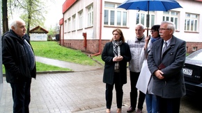 komisja wysłuchuje opinii inspektora nadzoru
