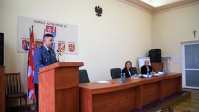 KOMENDANT POWIATOWY POLICJI W SZYDŁOWCU mł. insp. Jacek Różański przedstawia sprawozdanie z działaln