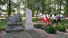 pomnik w Parku Niepodległości