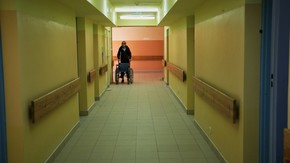 wymienione posadzki w ciągach komunikacyjnych wewnętrznych niezbędne do poruszania się osób niepełno