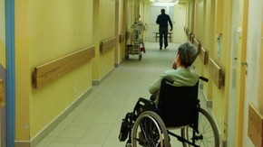 wymienione posadzki w ciągach komunikacyjnych wewnętrznych niezbędne do poruszania się osób niepełno