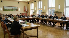 Sesja Rady Powatu, widok ogólny na salę konferencyjną