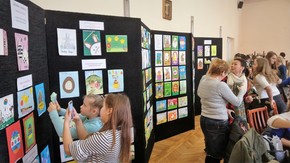 zwycięskie prace zostały zaprezentowane na wystawie w sali konferencyjnej w Starostwie Powiatowym