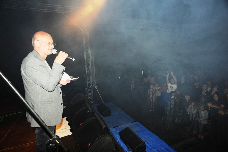 marek_wiernik_podczas_koncertu_azyl_p_i_przyjaciele.jpg