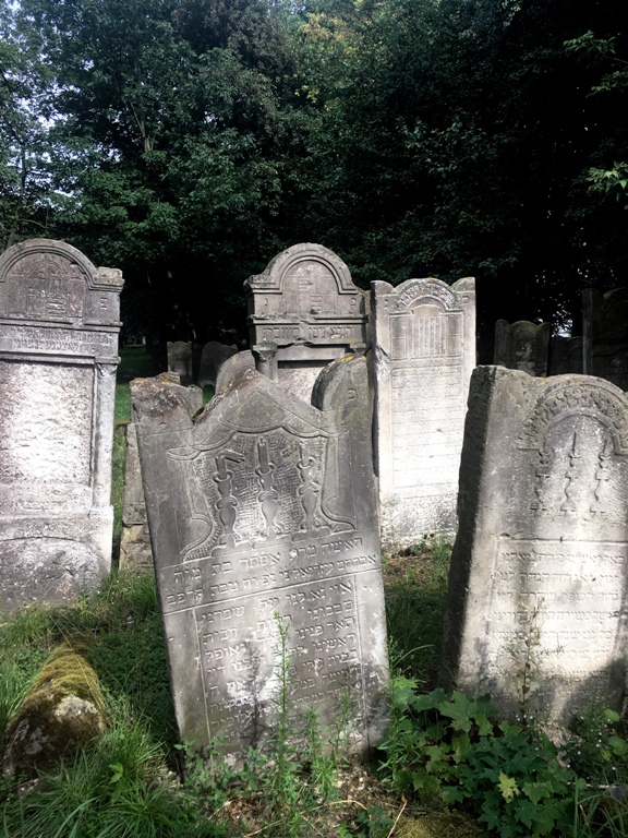 kirkut2.jpg