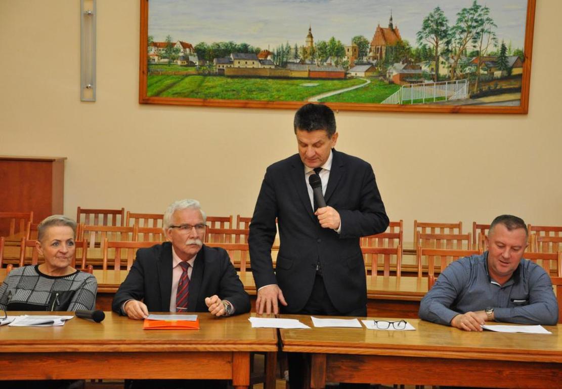 Posiedzenie rozpoczął Starosta Włodzimierz Górlicki