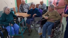 W spotkaniu uczestniczyli podopieczni placówki i personel.