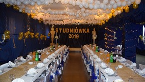 Salę udekorowano na wzór oscarowego bankietu.