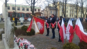 Delegacja Starostwa ze sztandarem.