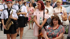 część grupy wzięła udział w procesji Bożego Ciała ulicami Szydłowca, fot. Inga P-S