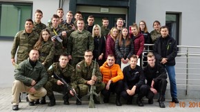 uczestnicy szkolenia na fotografii grupowej