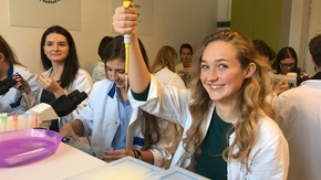 Biocentrum Edukacji Naukowej w Warszawie, uczniowie klasy biologiczno-chemicznej