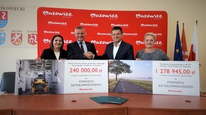 Wicemarszałek Rafał Rajkowski z przedstawicielami samorządu powiatowego Starostą Szydłowieckim Włodz