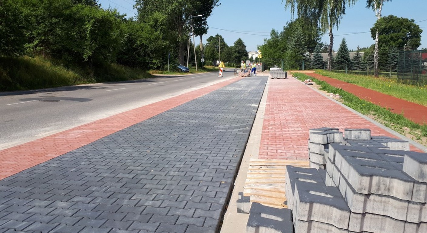 trwają prace przy budowie zatoki postojowej 