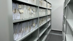 Nowe regały w pomieszczeniu archiwum Starostwa Powiatowego