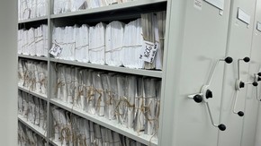 Nowe regały w pomieszczeniu archiwum Starostwa Powiatowego