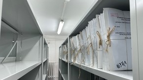 Nowe regały w pomieszczeniu archiwum Starostwa Powiatowego