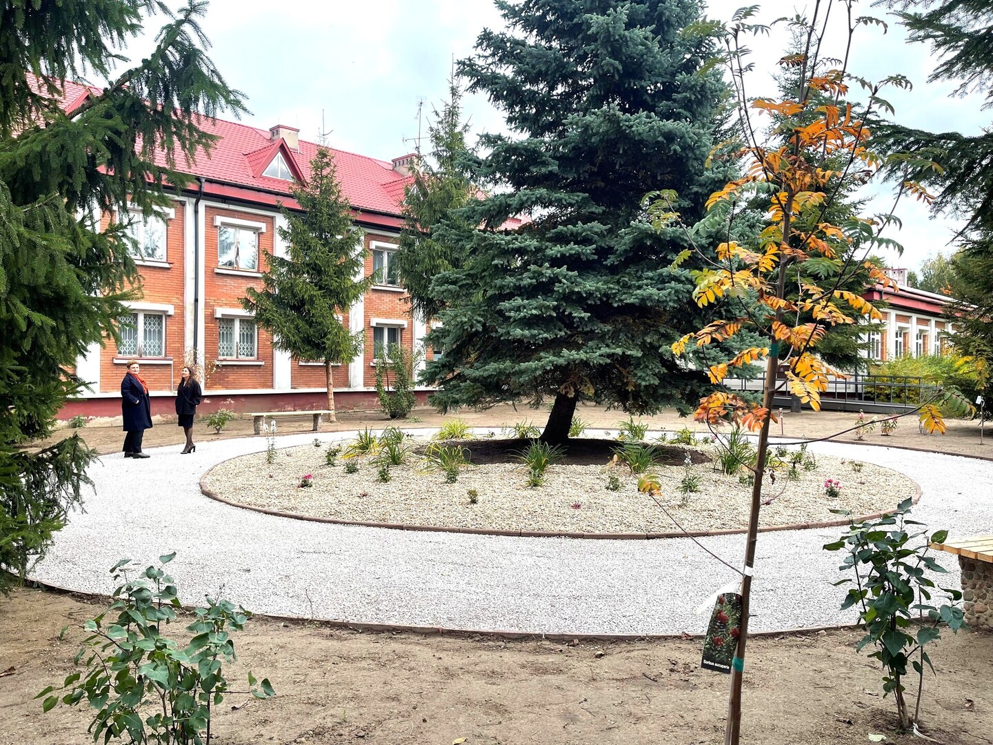 Rewitalizacja terenu zielonego w Placówce Opiekuńczo-Wychowawczej w Łaziskach