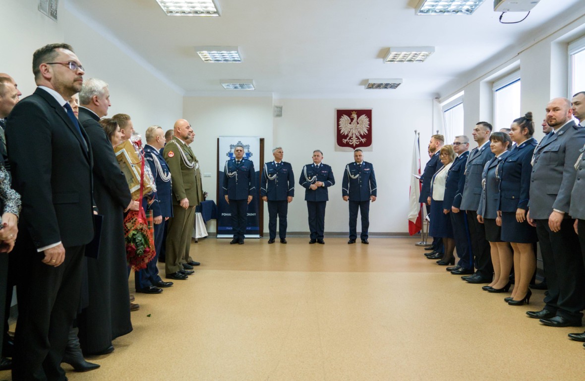 Uroczysta zbiórka w szydłowieckiej komendzie – nowy komendant obejmuje obowiązki