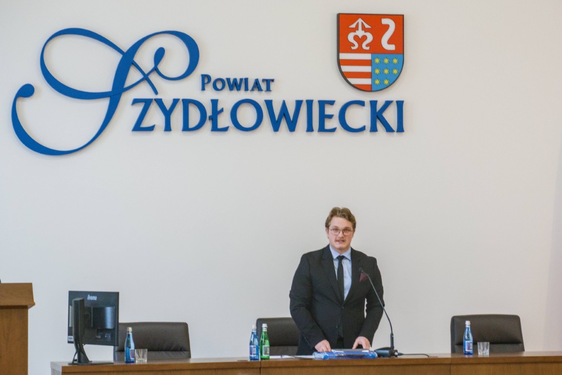 Inauguracyjna sesja I kadencji Młodzieżowej Rady Powiatu w Szydłowcu