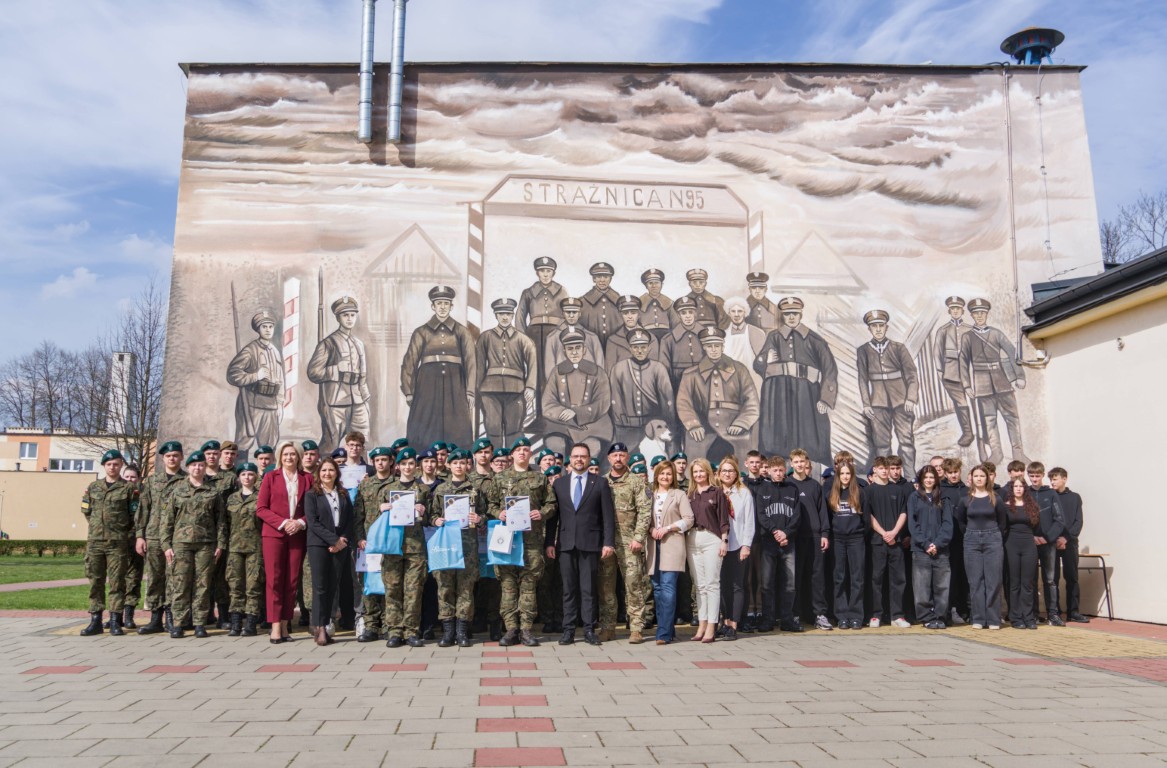 Nagrody wręczone laureatom VIII Zawodów Strzeleckich o Puchar Starosty Szydłowieckiego