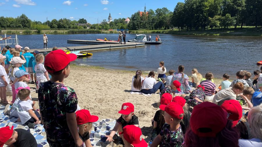 Bezpieczne wakacje nad wodą – pokaz edukacyjny w Szydłowcu