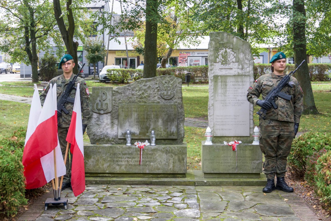 W hołdzie bohaterom konspiracji. Obchody 87. rocznicy powstania Polskiego Państwa Podziemnego