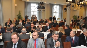 Radni zgromadzeni w sali