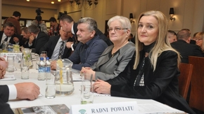 Radni siedzą przy stole