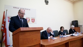 Tadeusz Piętowski, Dyrektor Powiatowego Urzędu Pracy w Szydłowcu przedstawia sprawozdanie z działaln