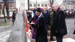 PROBOSZCZ RADZIMIRSKI PRZECINA WSTĘGĘ