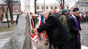 WICESTAROSTA ROMAN WOŹNIAK PRZECINA WSTĘGĘ
