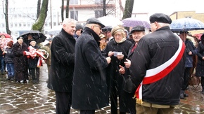 Marek Sokołowski również odbiera odznakę