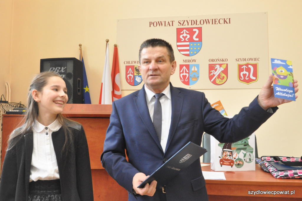 zwyciężczyni Maria Karpeta ze Starostą Włodzimierzem Górlickim