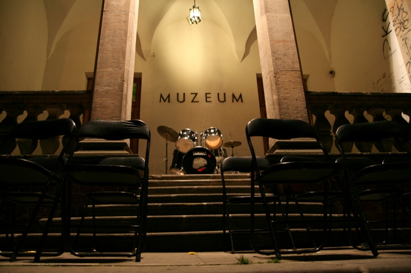 WEJŚCIE DO MUZEUM