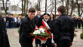 KWIATY SKŁADAJĄ CZŁONKINIE AK KOŁO SZYDLOWIEC