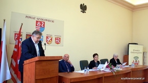 Dyrektor Andrzej Piotrowski składa sprawozdanie z działalności Samodzielnego Publicznego Zespołu Zak