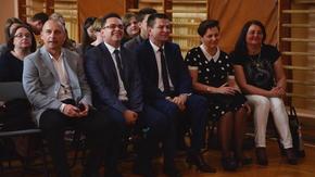 Starosta Szydłowiecki Włodzimierz Górlicki wraz z Robertem Górlickim radnym powiatu oraz Markiem Kon